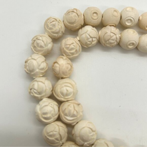 Vintage Carved Celluloid Bead Necklace With Floral & Swirl Designs In Cream Ivor - Picture 5 of 12